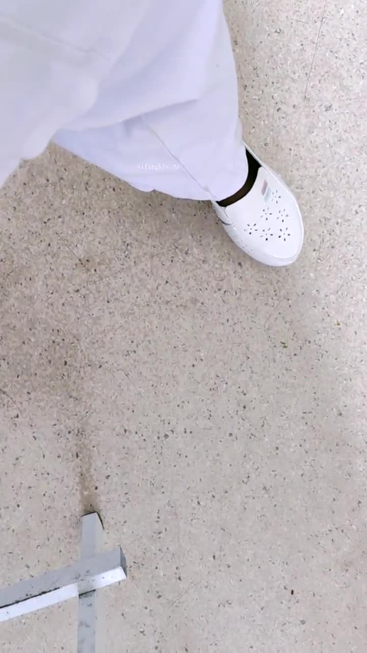 护士上班病房巡视夹跳蛋奶子荡出_2