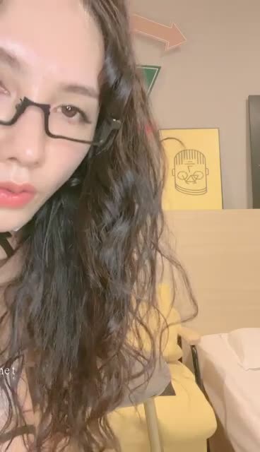 #一支酸奶熟女人妻下海！超漂亮！好骚好性感，【一支酸奶】，撩人的眼神让你看一眼就方寸大乱，极品美乳骚穴水多