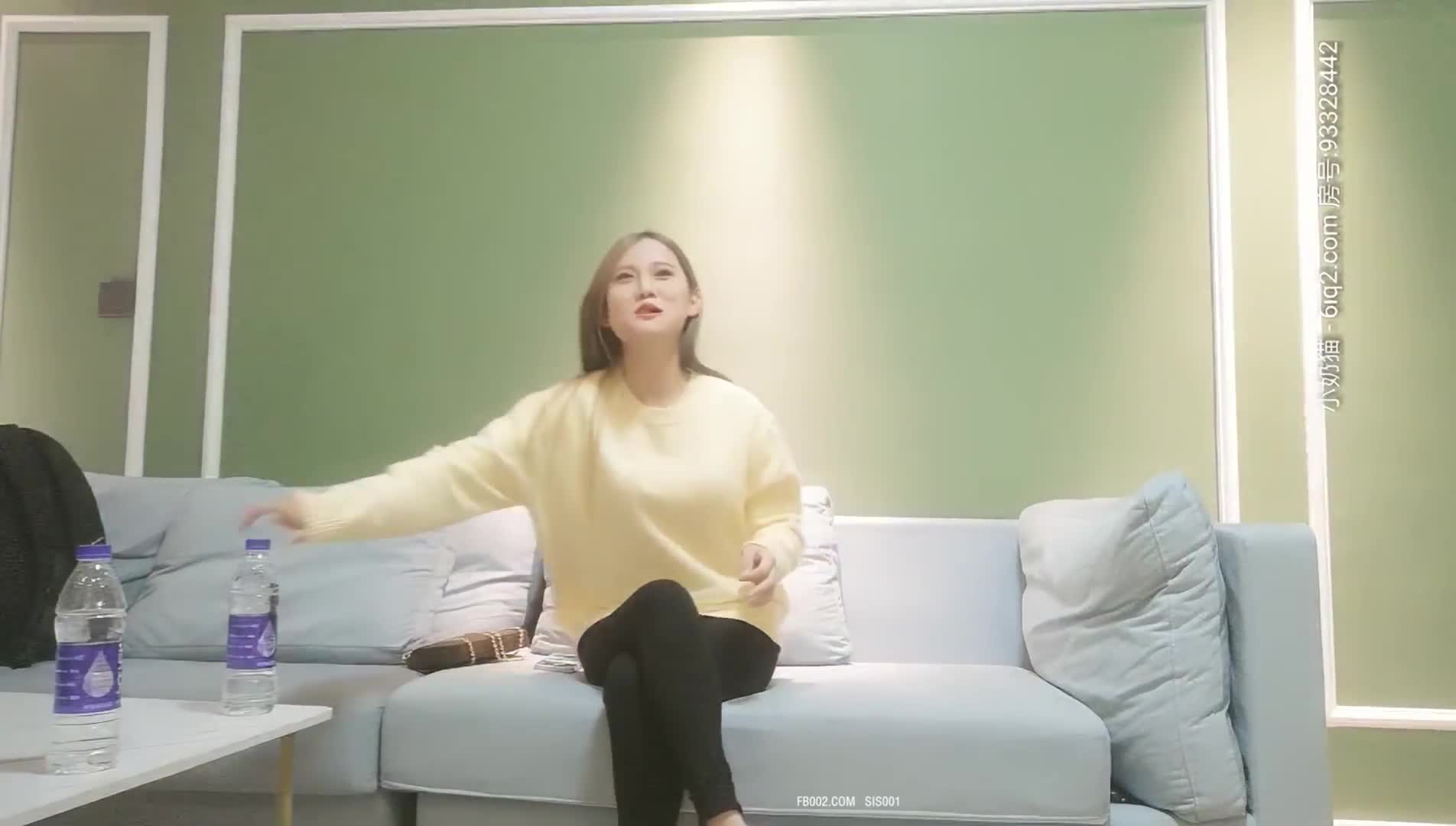 【探花精选】沙发约操青春外围小姐姐，近景AV视角展示后入啪啪激情无限