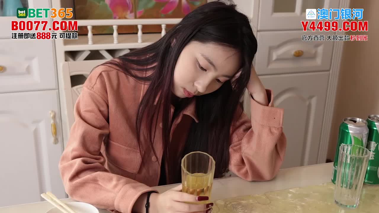 黑丝御姐主动投怀送抱 不草是傻子#黑丝 #口交 #一线天
