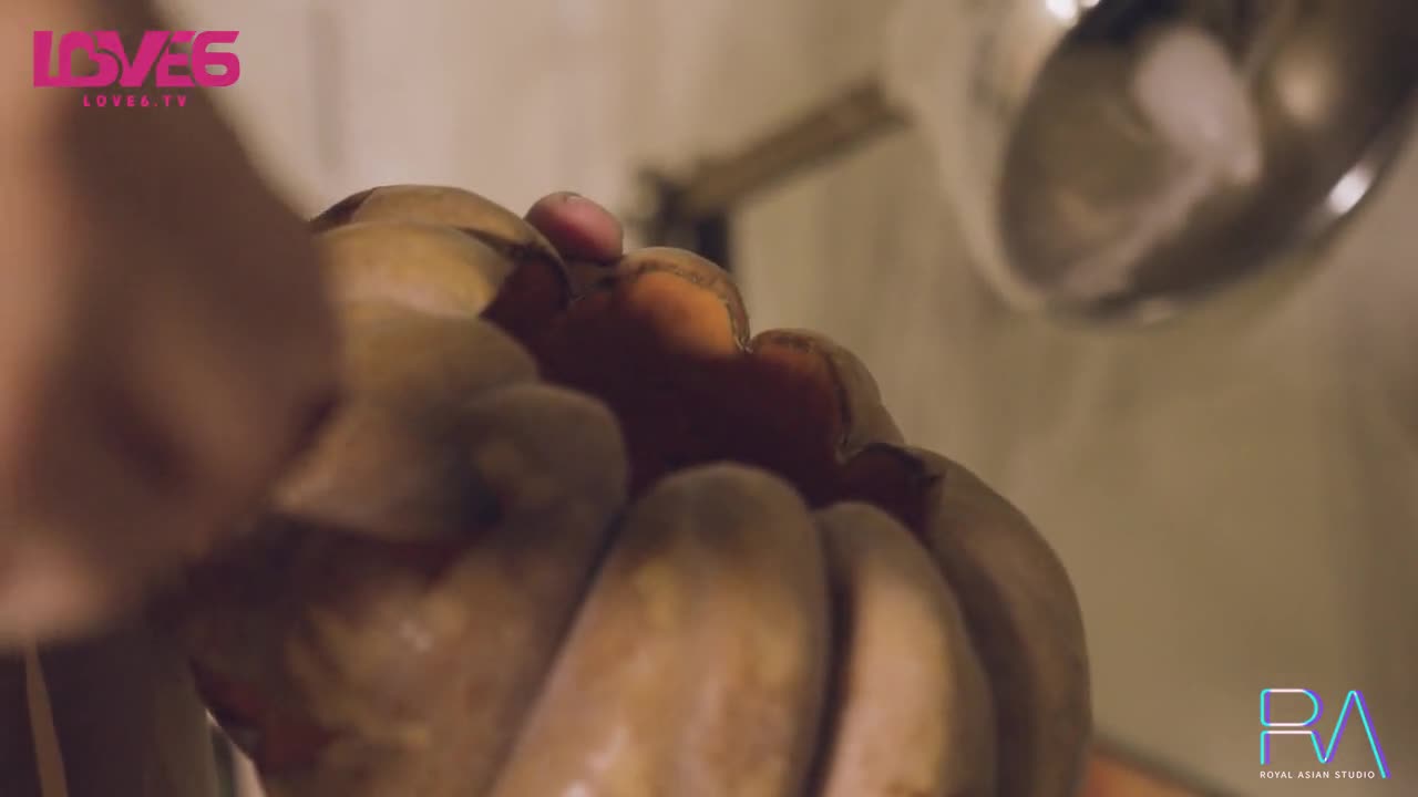 万圣节特辑 妹妹的同学好色 看一眼二弟就有反应了 还有双马尾可以加攻速#双马尾 #黑丝 #cosplay
