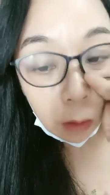 乱伦：眼镜骚妈