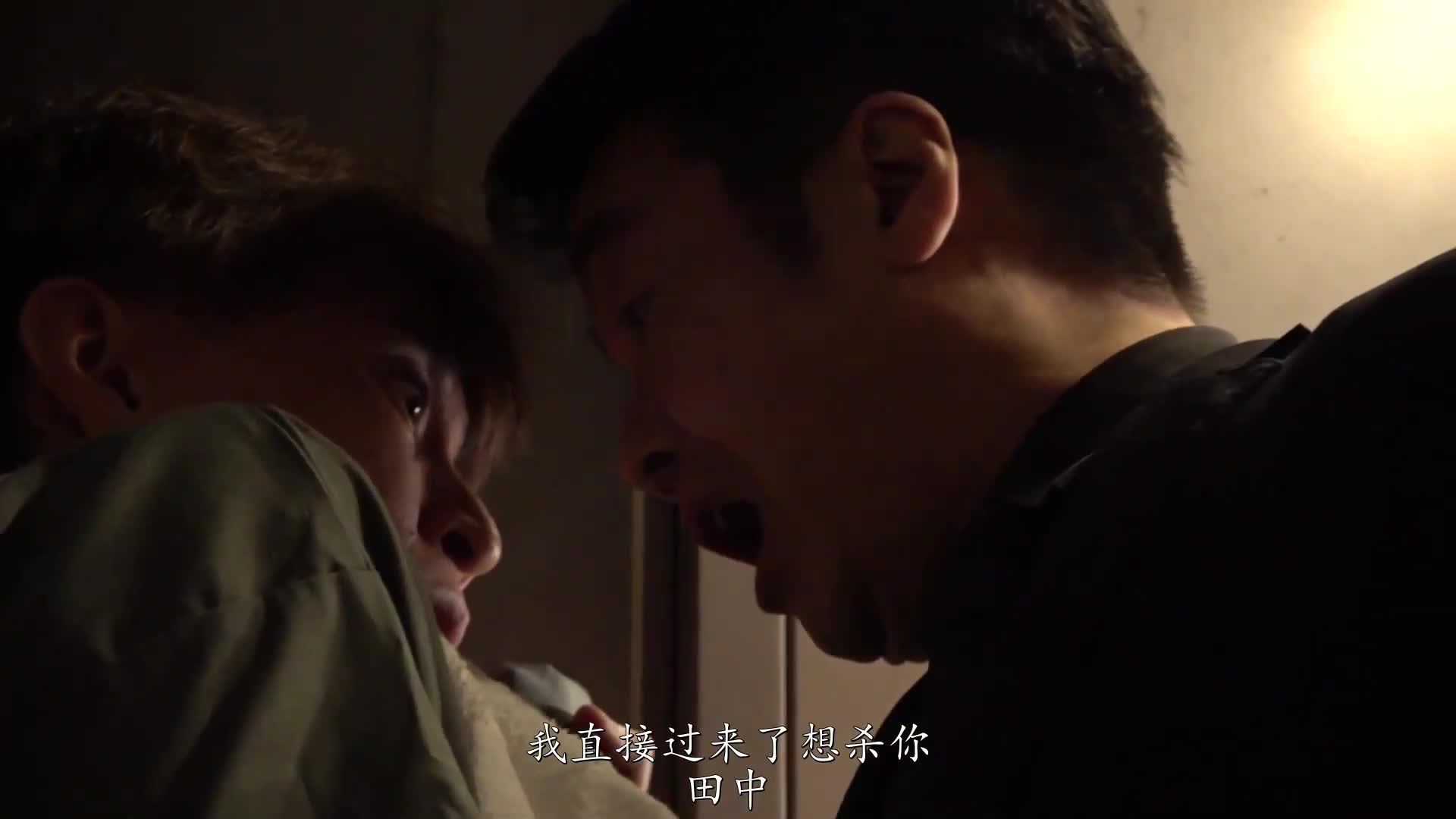 片名： 被老公看着轮奸的样子 感觉好性奋哦！在丈夫面前堕落的巨乳美人老板娘