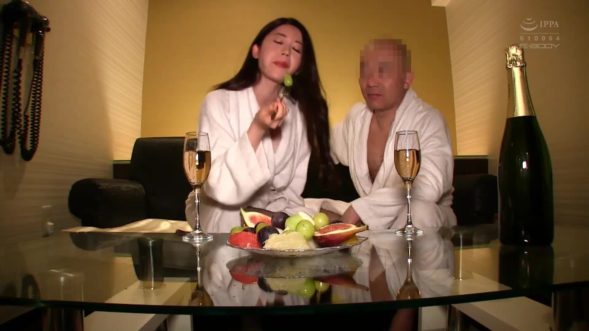 片名： 和最棒情人抛开理性的中出不伦性交 惠 29岁