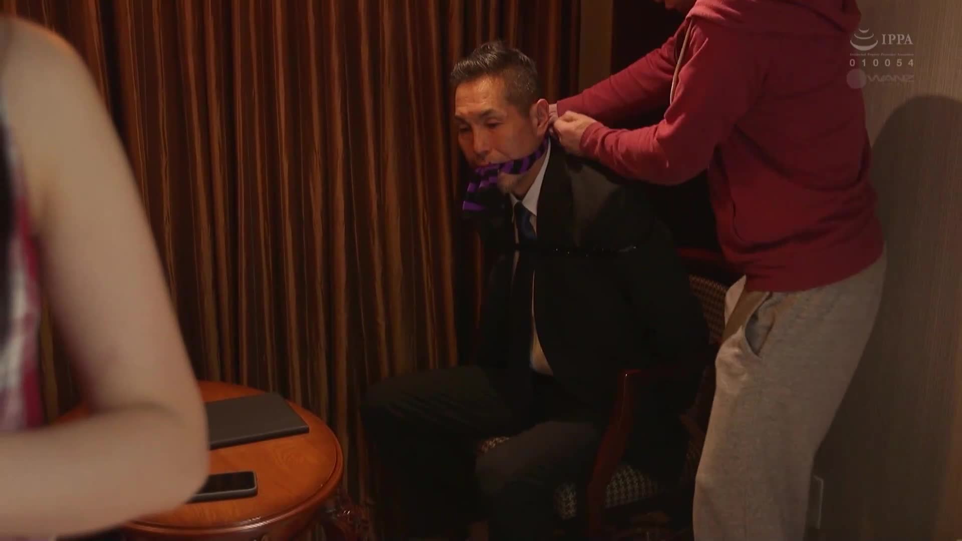 片名： 狂热的肥仔粉丝们为了见到偶像小蕾自制了时间停止机