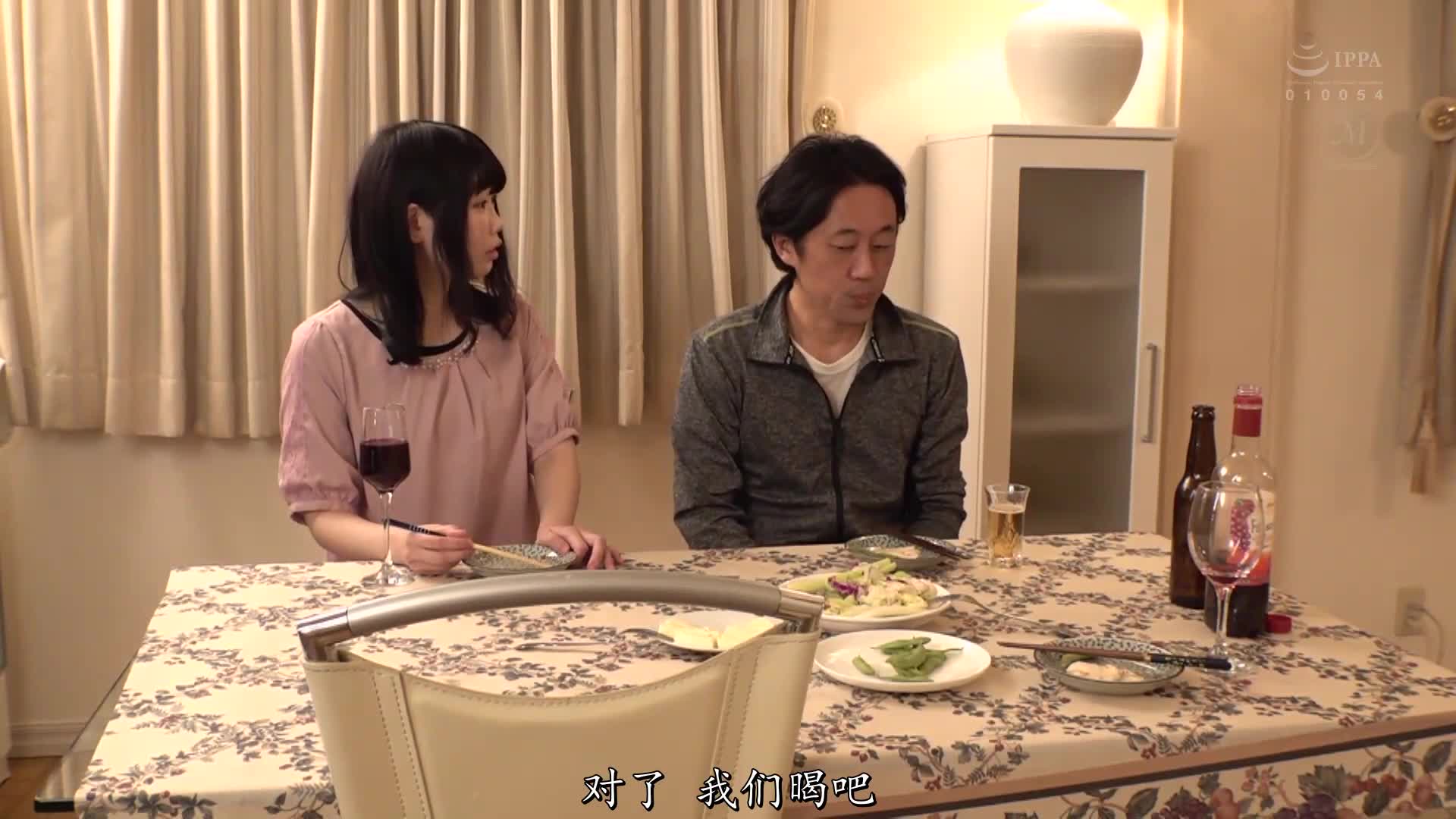 片名： 欲求不满的岳母水户香奈一天到晚都想要霸占女婿的大肉棒