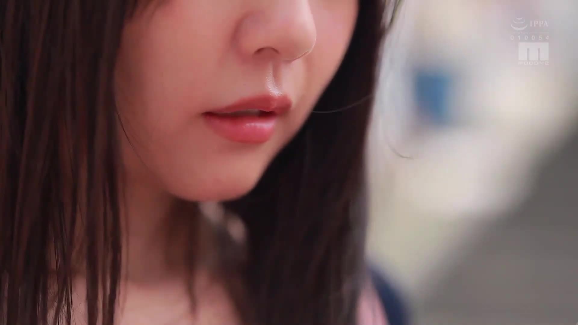 片名： 再次见到以前朴素的学生，发现她已经是有夫之妇了……她被老公劈腿了，我约她出来，她一次又一次地跳出来。。