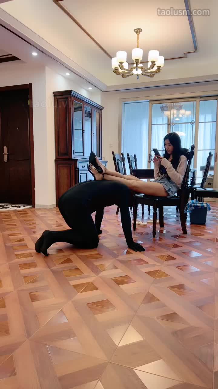 拖鞋抽耳光
