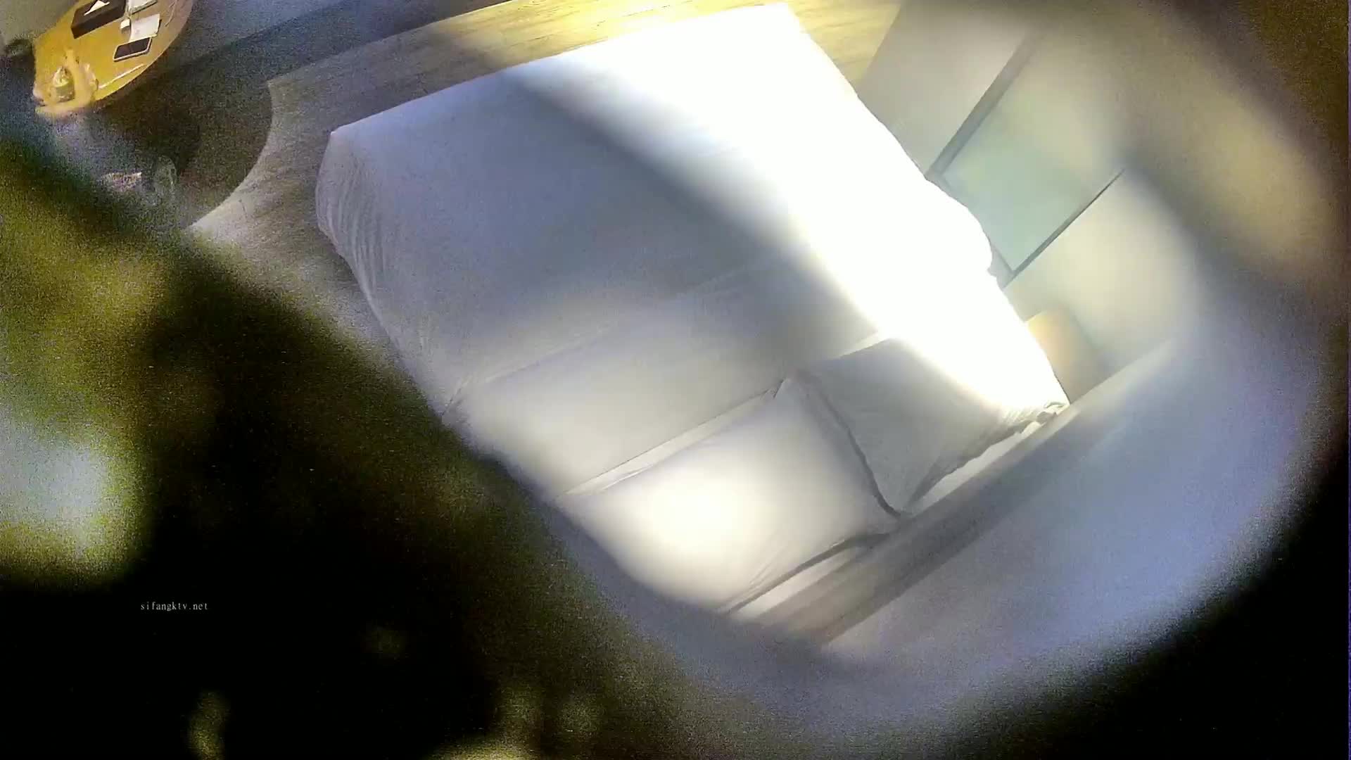 2048.vip-安防酒店摄像头偷拍 丸子头小姐姐和男友开房小哥操完饿了点个外卖吃
