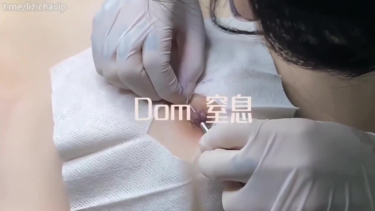 给母狗带上乳环慢慢的在她的身体留下一个个印记直到留下回不去的印记就可以将她丢弃