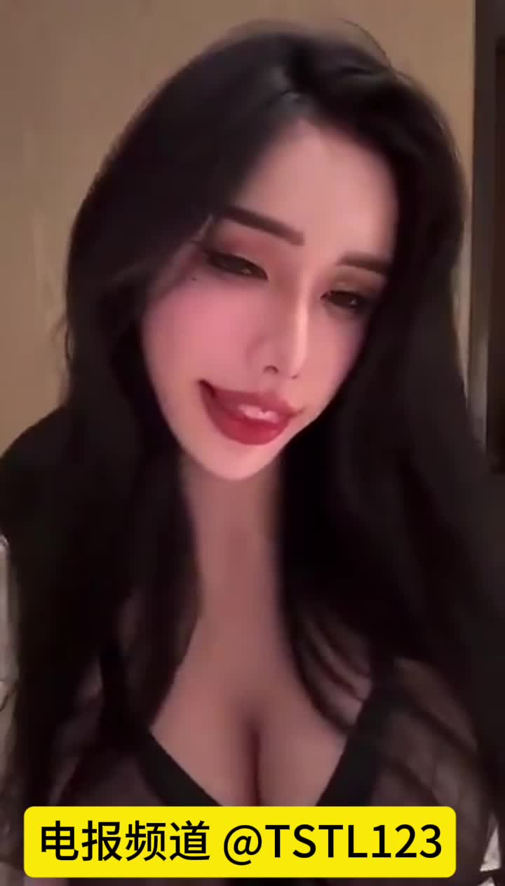 #阿黑颜 #反差母狗 #淫荡婊子巨乳肥臀淫荡反差母狗自慰，淫语骚话，阿黑颜吐舌头流口水，翻白眼，自己扇耳光虐乳！#反差 #母狗