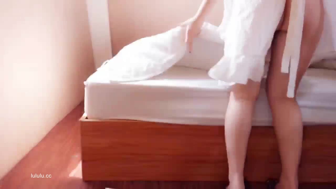 #三寸萝莉 #福利姬 #喷水 #潮吹 #萝莉 #白虎 国产福利点此查看更多