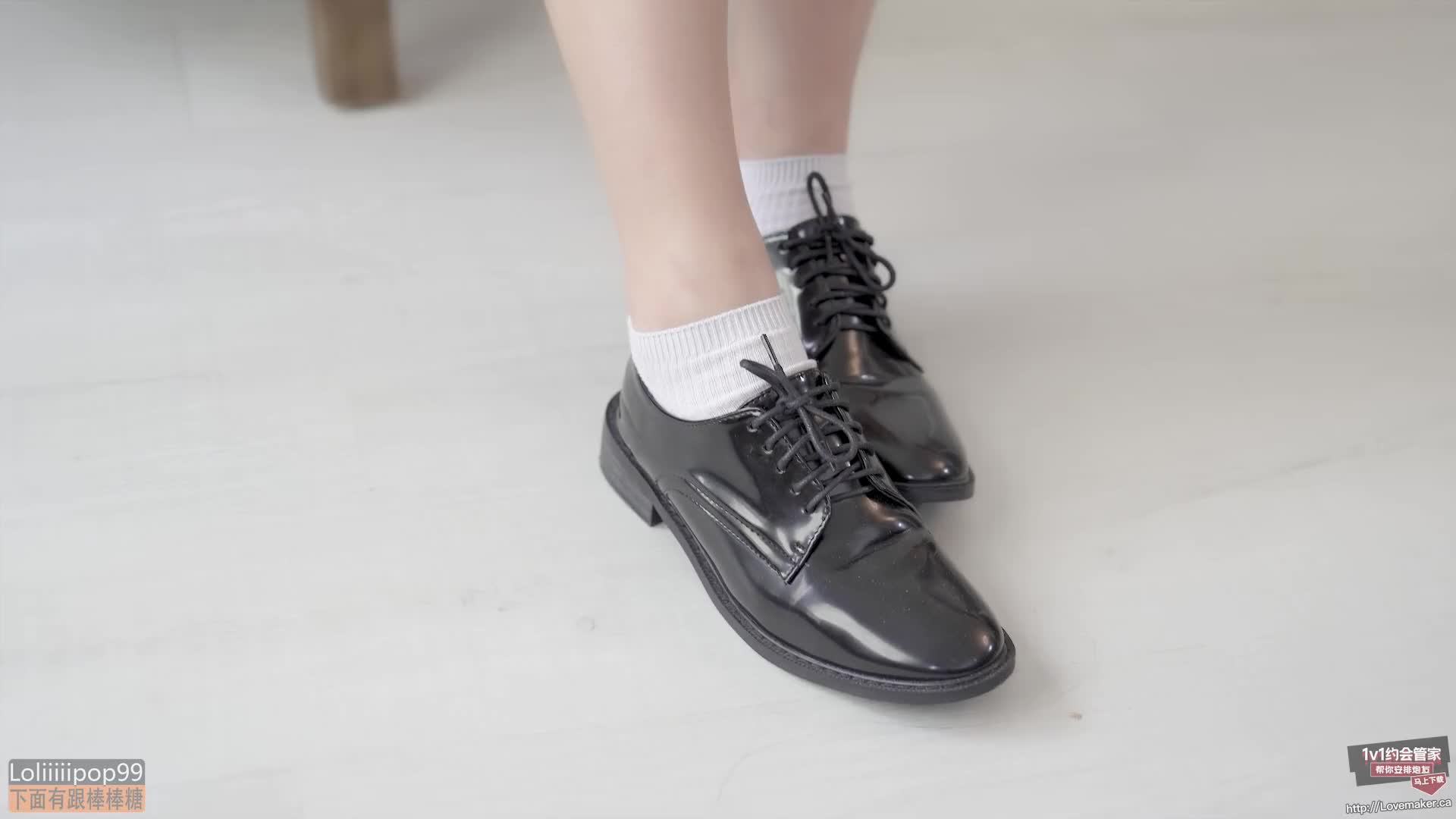 #萝莉   少女的白袜子点此查看更多