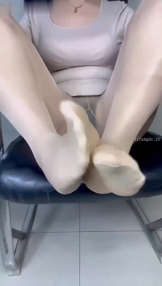 ，肉肉的丝袜妹 大奶 道具自慰
