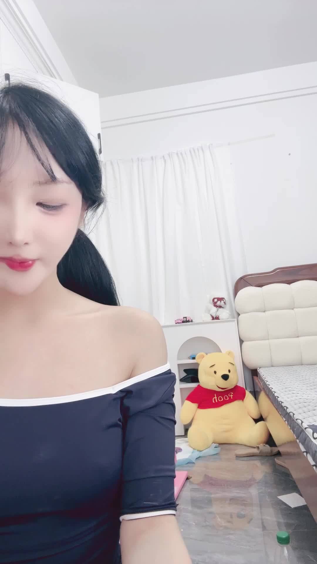 #01玩偶 #直播 #女大学生顶级校花，道具炮机自慰，全能高速抽插，刺激
