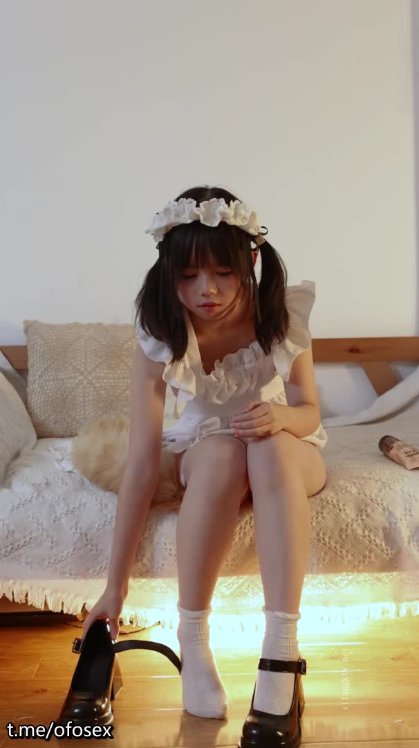 露脸白虎小可爱〖少女秩序-小鱼〗丝滑萝莉居家女仆大尺度私拍 肛塞尾巴调教 羞耻感爆棚！