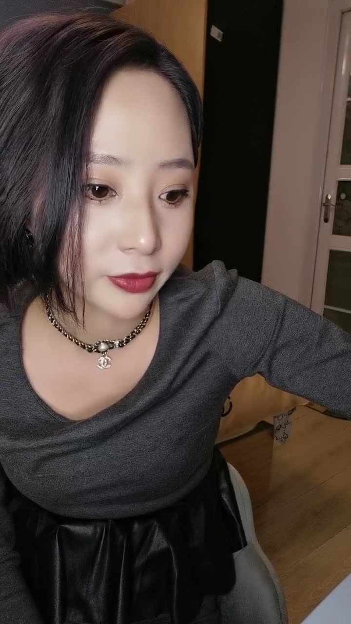浓妆妖艳美御姐！一段时间没播回归！情趣装拨开内裤无毛嫩穴速游VPN跑满千兆只做最快
