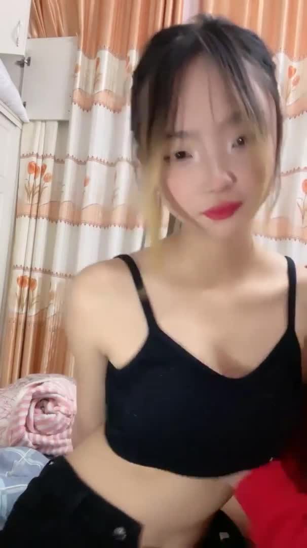 【#大一学生妹】18岁萝莉小学妹下海啪啪直播 反差小骚货！骚得你欲罢不能