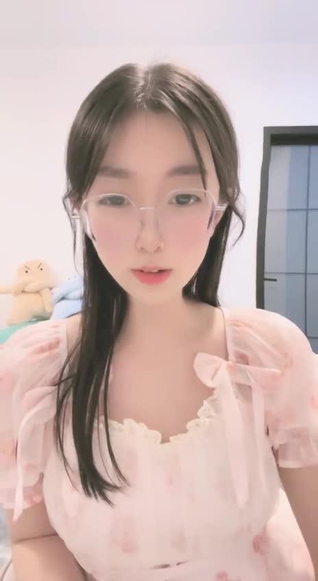 #小糖丸 19岁眼镜美少女校花大秀 夹奶揉奶 跳蛋自慰等 新增3部5小时完整福利已更新会员群