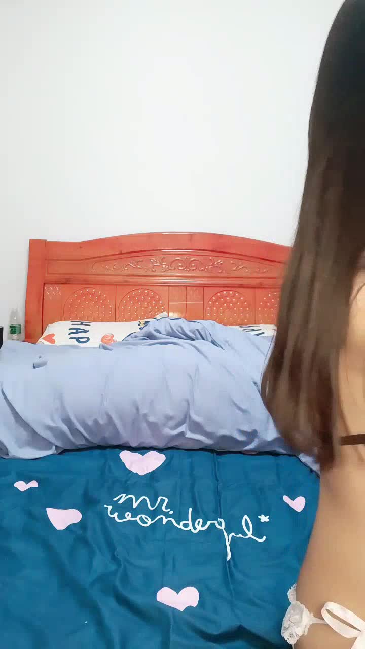 【#多余】04年小嫩妹限时回归！逼逼嫩的不像话！别错过via