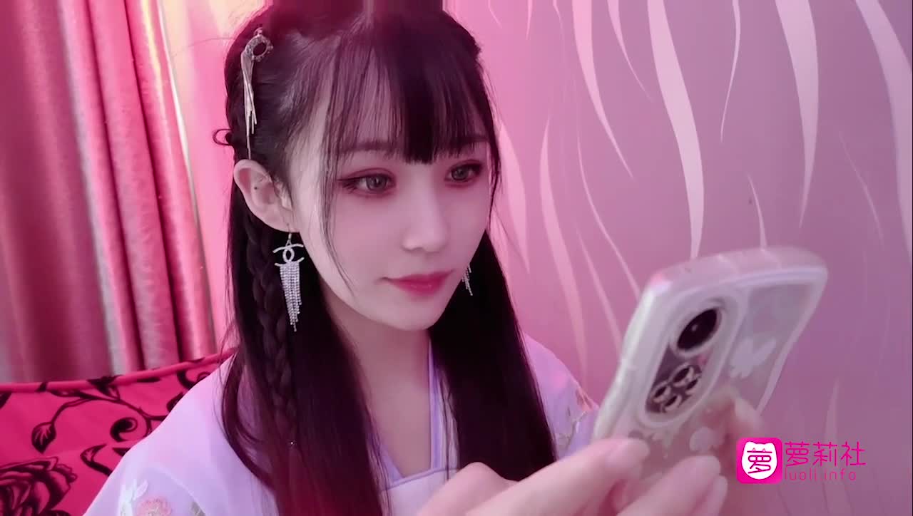 #萝莉社 女主播请榜一大哥吃月饼最后被中出内射