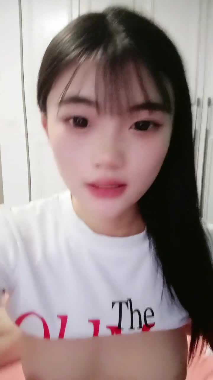 乖巧嫩妹居家男友操逼！大屌吸吮很享受！埋頭舔騷逼，轉戰衛生間馬桶上操，爆操微毛小嫩穴速游VPN跑满千兆只做最快