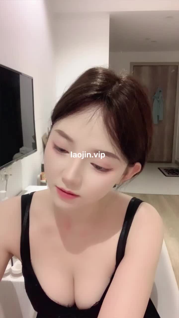 2048.vip-2025年9月，【小樱花】19岁嫩妹，独居生活大尺度，极品美乳，未开发的粉逼，雪白胴体，每一项都满分