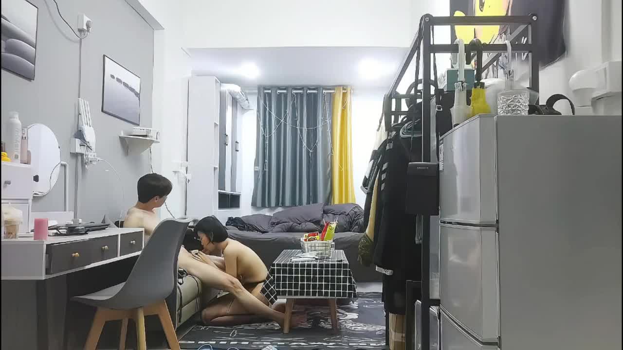【麻辣王子】这九块腹肌，怪不得小嫩妹这么喜欢，第二炮更持久，累瘫在床