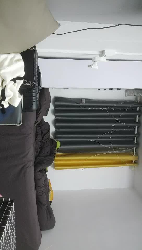 腹肌帅哥约操良家00后嫩妹，扶着大屁股后入爆操，被妹子夸好厉害，冲刺猛操搞得受不了