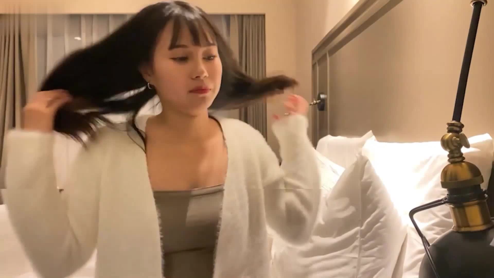 【#探花精选】某社区实习男优探花小文哥约炮️笑容甜美惹人怜爱的巨乳嫩妹被草到水流成河#探花系列