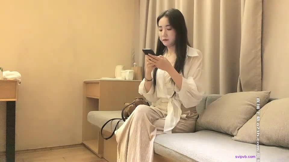 小宝寻花第二场约了个性感大长腿妹子啪啪，互摸舔弄口交抬腿侧入大力勐操