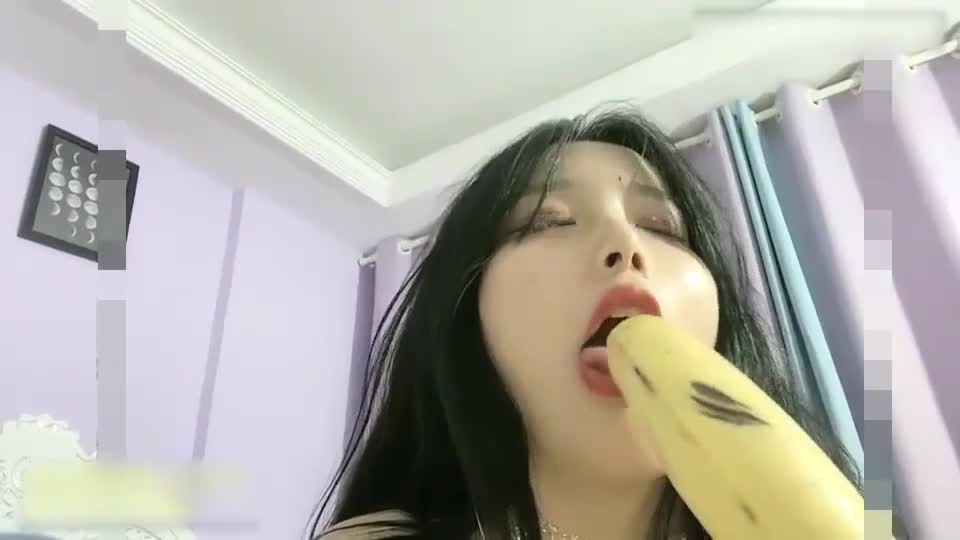 37C娃娃紅唇性感妹子香蕉自慰誘惑