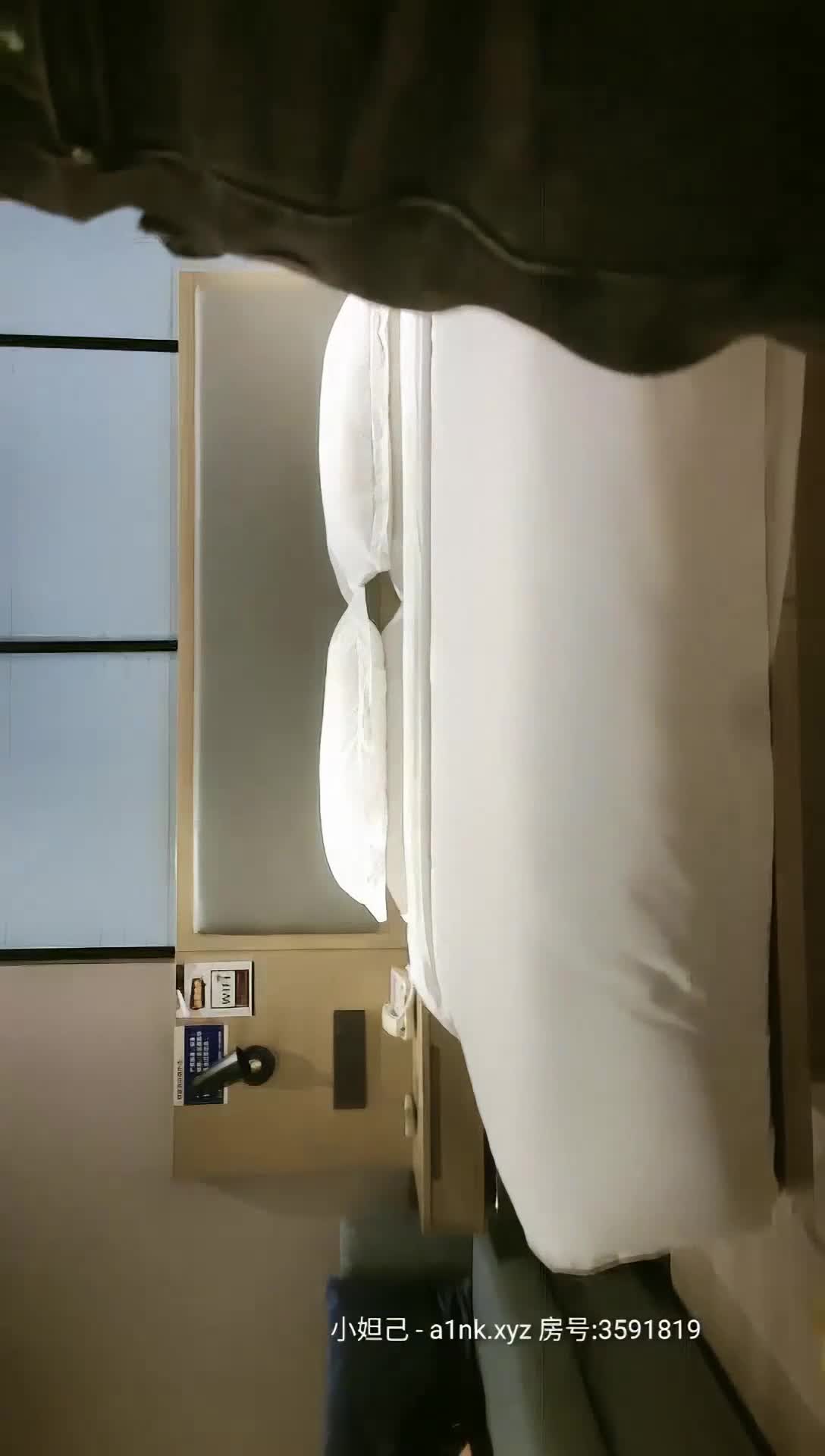 【新一代女探花】约炮须谨慎小心当网红纹身大哥美滋滋来约炮上舔下插干过瘾淫叫不断刺激标签： #约炮 #探花