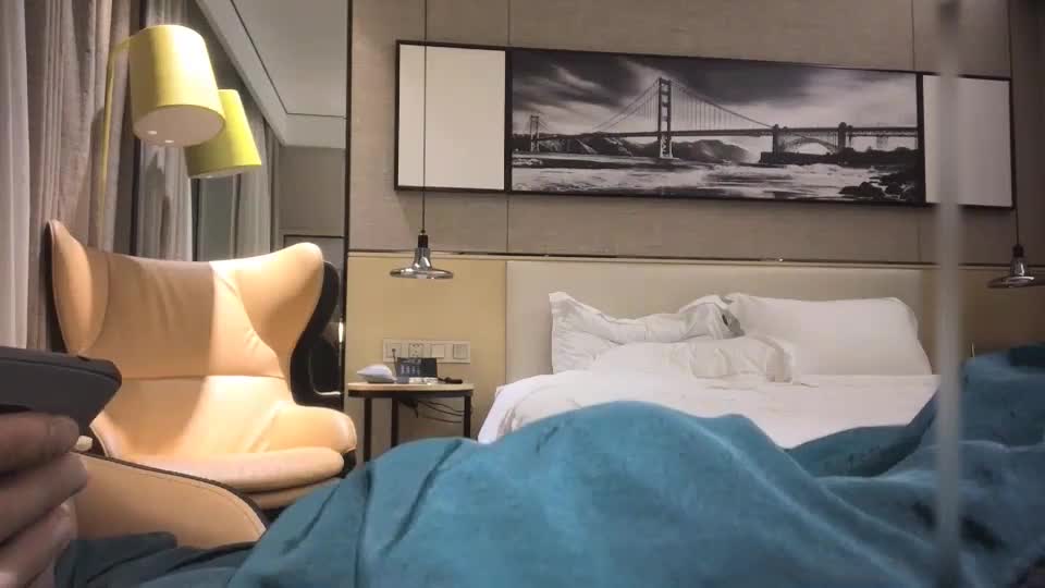 肌肉佬I尋花約了個白衣牛仔短褲少婦啪啪