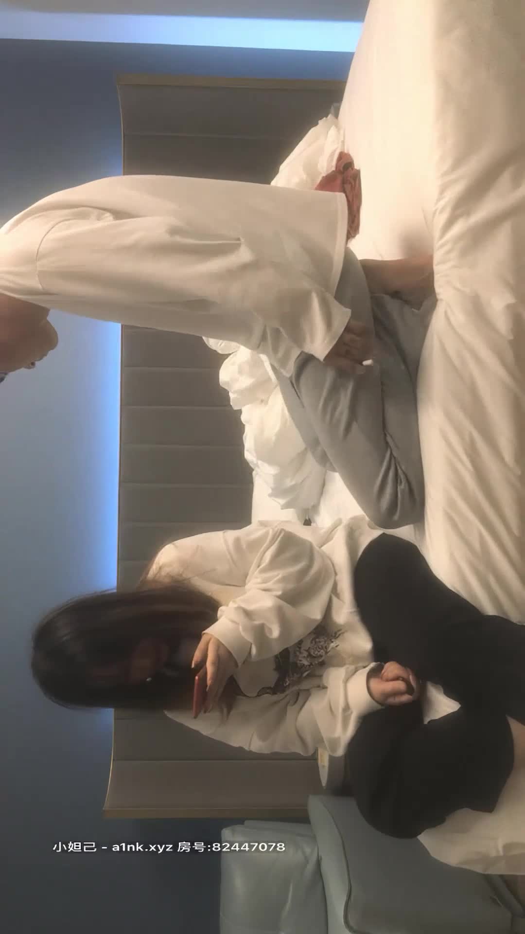 【91约妹达人】最新斩获刚毕业小嫩妹粉嫩美胸诱人小穴抠穴啪啪口交满足小骚货的欲望标签： #嫩妹 #口交
