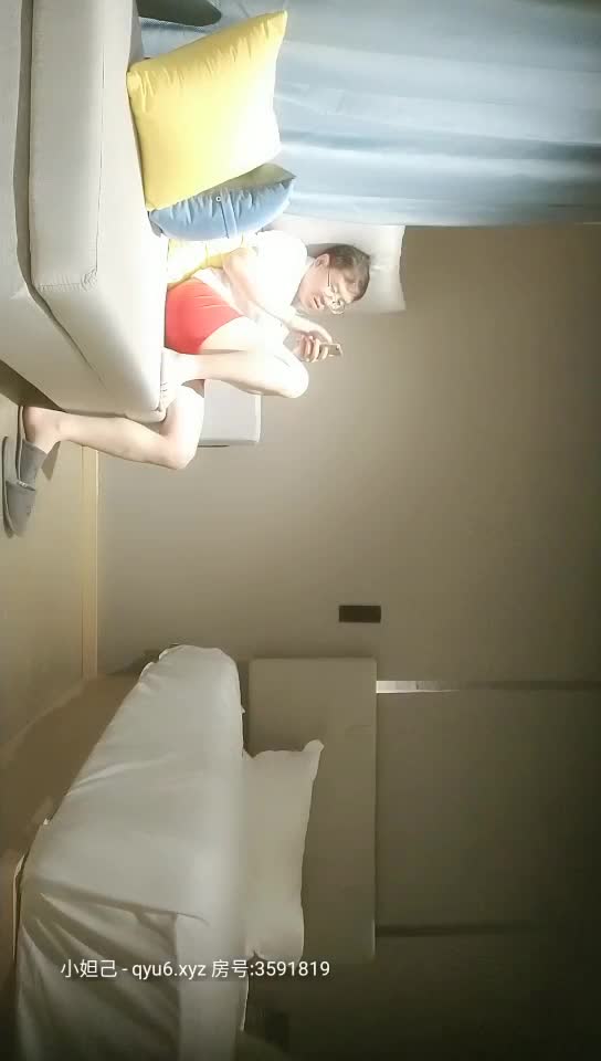 【新一代女探花】约炮须谨慎小心当网红纹身大哥美滋滋来约炮上舔下插干过瘾淫叫不断刺激标签： #约炮 #探花