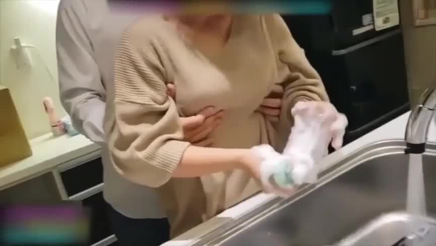 调教极品反差婊高校女助教 标签： #反差婊 #调教 #极品