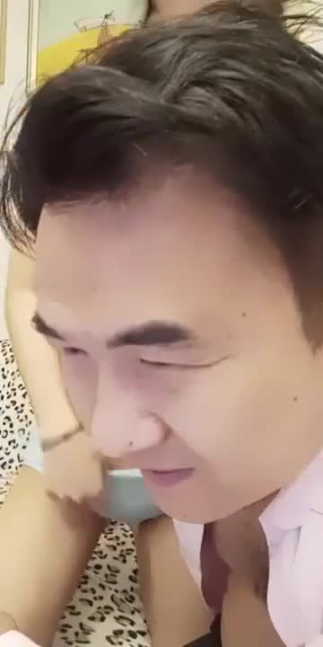 大叔找個年輕嫩妹子雙人啪啪秀标签： #嫩妹