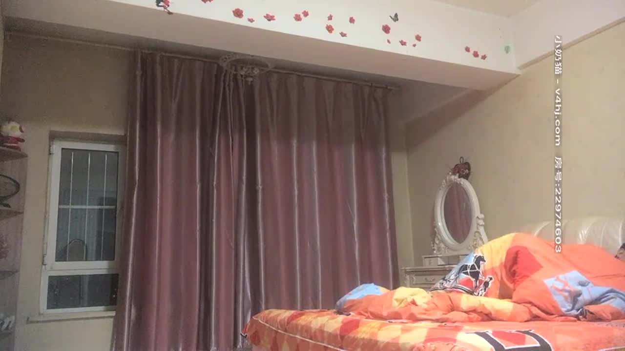 找了对夫妻玩3P，对方老婆奶子好大啊！白花花的晃的眼晕！标签： #3p #群p