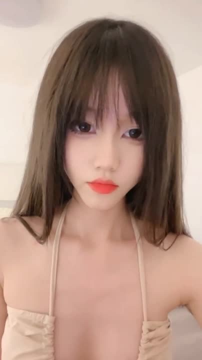 #前女友 #反差婊 #eemiim 【eemiim】绝美漫画长腿丰臀爆乳女友 被草翻了还要调皮作表情标签： #情侣 #反差婊