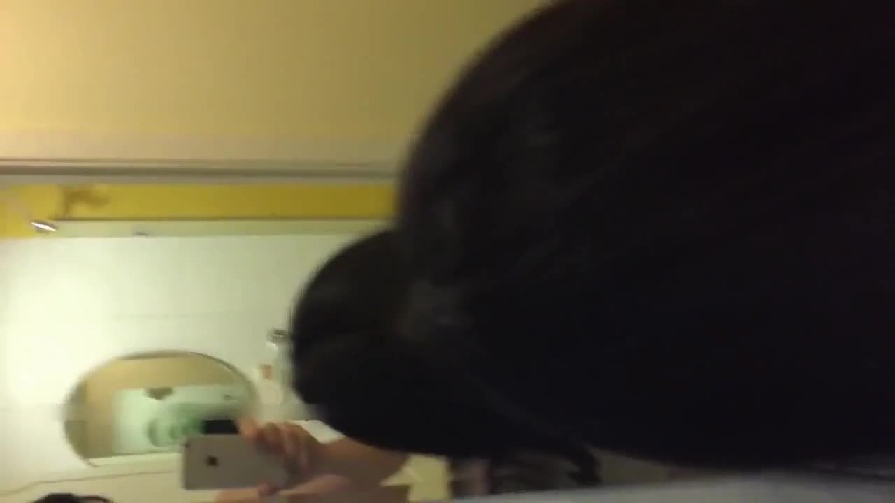 年轻小伙带清秀女友过夜标签： #情侣 #年轻