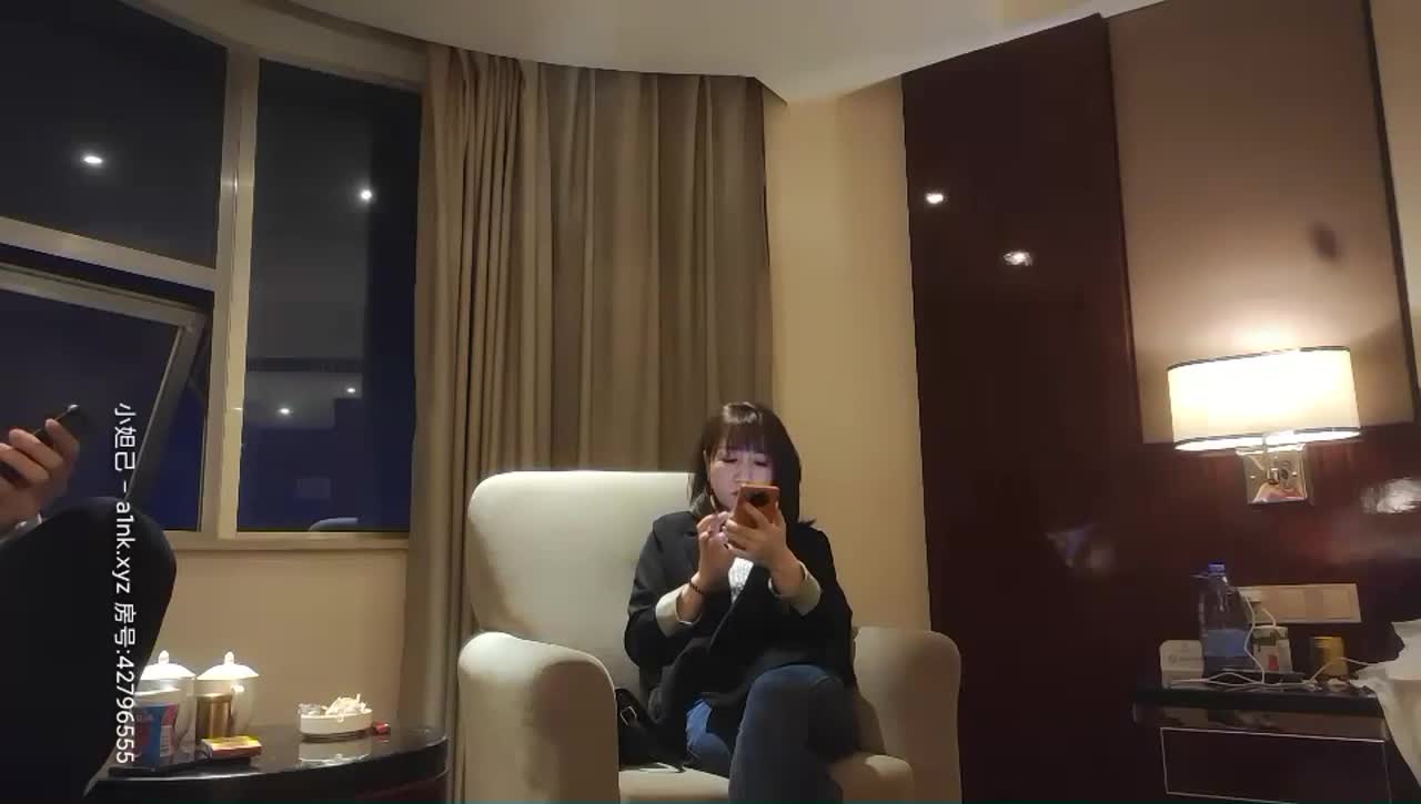 人气网红美女贝贝SM性爱自拍流出标签： #流出 #自拍 #网红