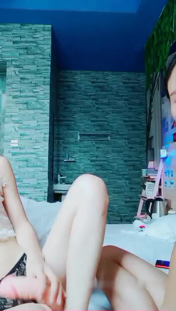 妹妹自慰爽到喷水标签： #自慰