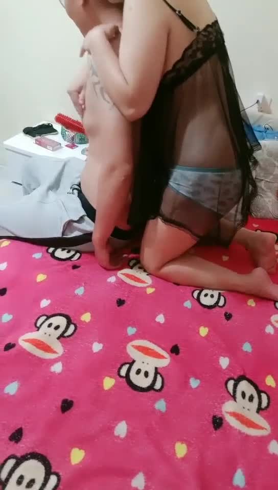 性感大奶女仆Yuzuki用无毛嫩穴服侍主人的肉棒标签： #无毛 #白虎 #性感 #巨乳