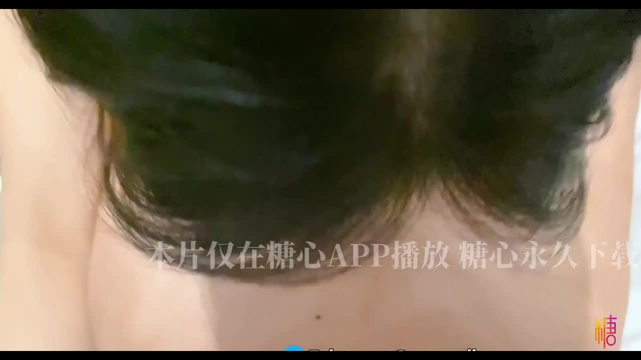 吊带美乳骚锅锅发骚沙发联系骑乘 #锅锅酱标签： #骑乘