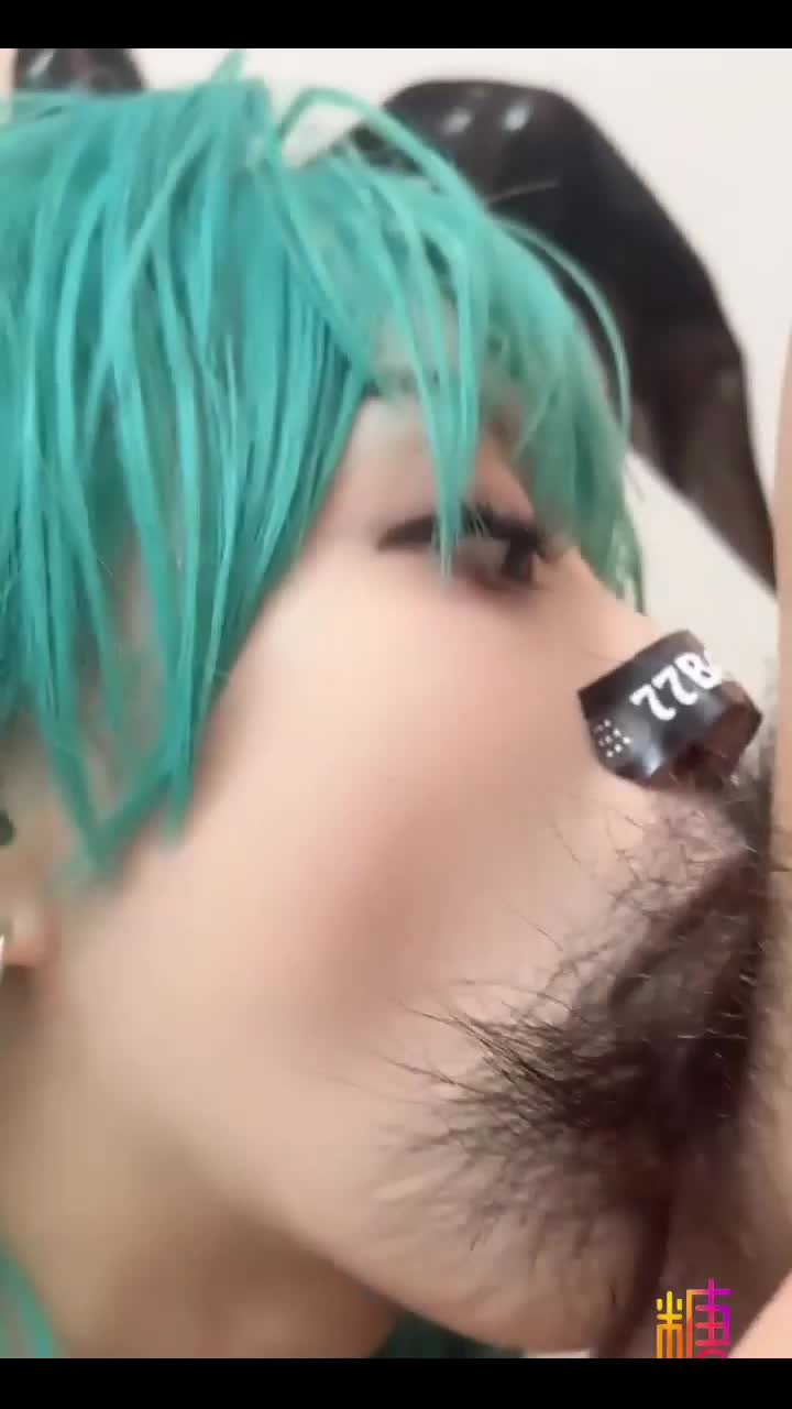 【淫荡少女】吊椅上的性爱 巨乳锅锅超润骚穴被黑肉棒尽情抽插内射 #锅锅酱标签： #少女 #内射 #巨乳
